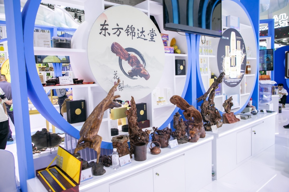 海南东方特色产品闪耀第五届消博会