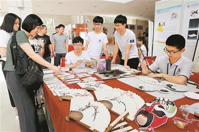 深职院非物质文化遗产传承实践 活态保护的职业教育新范本